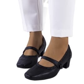 BM Sorte pumps med en Cilka-rem