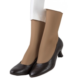 Brune klassiske Vinarnik pumps