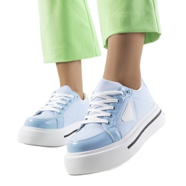 Blå sneakers med en tyk Scrabster-sål