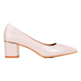 Damebeige pumps på en lav Shelovet-stolpe