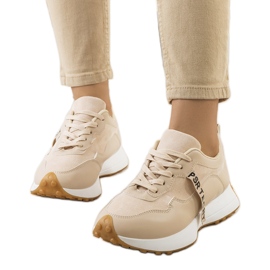 Beige sneakers med Samina kæde