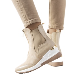 BM Beige sneakers på Triaca-kilen