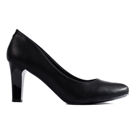 Klassiske sorte pumps