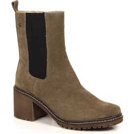 Damestøvler i ruskind på en stolpe, varm beige Filippo
