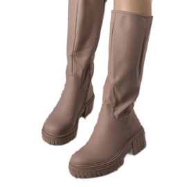 Brune, isolerede støvler fra Salda beige