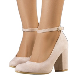 PA1 Beige pumps med bælte fra Norrie
