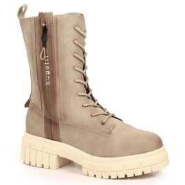 Komfortable tasker på Bugatti W INT1806 isoleret platform beige