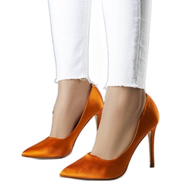 Orange satin pumps fra Lochlan
