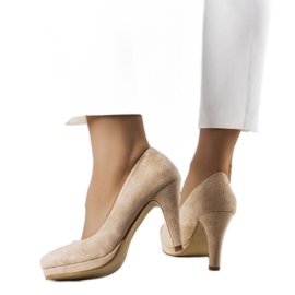 Beige højhælede pumps fra Trofi