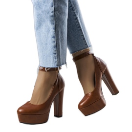 PA1 Brune højhælede pumps fra Adela