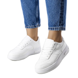 BM Hvide sneakers på tyk sål fra Kim