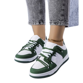 Grønne sneakers lavet af blandede materialer fra Hila hvid