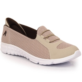 Komfortable beige slip-on sportssko fra Artiker 50C1167