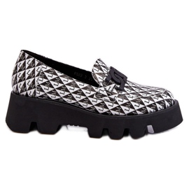 Loafers på en massiv platform Laura Messi 2601 sort og hvid