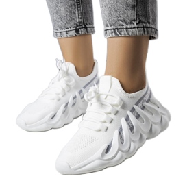 Hvide sneakers på en moderigtig Beth-sål