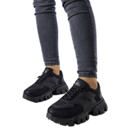 BM Sorte sneakers på en massiv Inez-sål