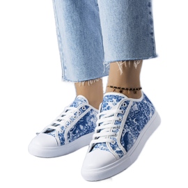 Hvide og blå tekstilsneakers fra Aucoin