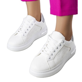 Hvide højsålede sneakers fra Tasha
