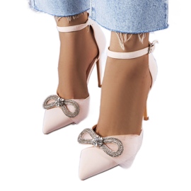 Beige nåle med sløjfe og cubic zirconia fra Bussi