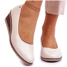 Vinceza Klassiske beige Graysen kilepumper