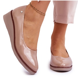 Vinceza Klassiske Patent Wedge Pumps Beige Paola