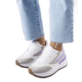 Hvide sneakers på en tykkere sål fra Moore