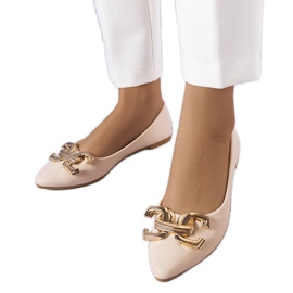 Beige ballerinas med en gylden kæde