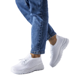 BM Hvide sneakers med fleksibel overdel fra Gois