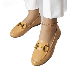 Beige loafers med guldudsmykning fra Regina