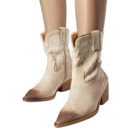 Klassiske beige cowboystøvler fra Ernestine