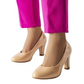 BM Beige pumps i patentlæder fra Burkett