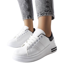 Hvide sneakers med sort accent fra Davisson