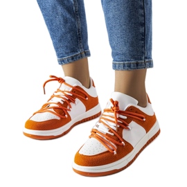 Orange sneakers med kombinerede materialer fra Hila hvid