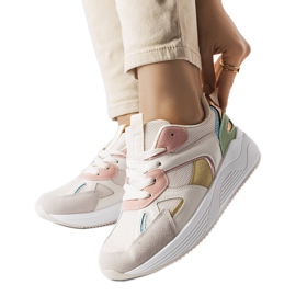 BM Beige sneakers lavet af blandede materialer fra Riel