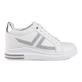 Hvide sneakers med skjult kile fra Shelovet