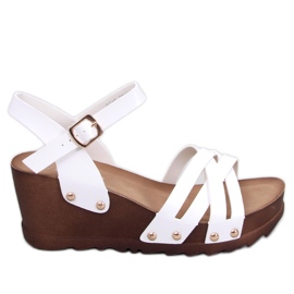Hvide sandaler med kile