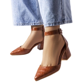 Brune blokhælede pumps fra Laliberté