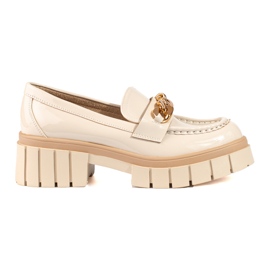 Dame lak loafers med en Shelovet kæde beige