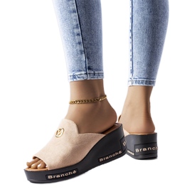 Vinceza Beige sandaler med høj kile fra Vincez