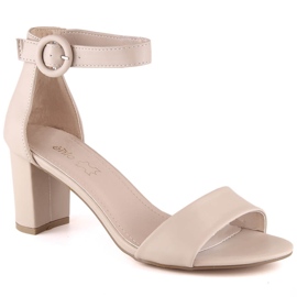 Kvinders beige sandaler på post eVento 1617