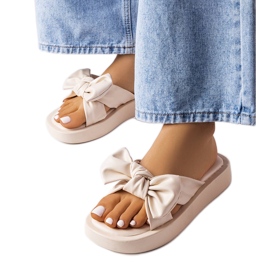 Beige platformssandaler med sløjfe fra Edvard