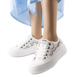 Hvide gennembrudte sneakers fra Lee Cooper LCW-23-44-1617