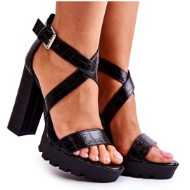 Sweet Shoes Moderigtige sandaler på en bar med et slangesort Rammis-bælte