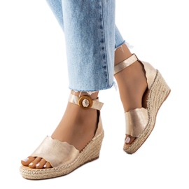 Evento Turcotte espadriller i guld gylden