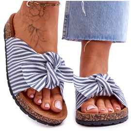 FJ1 Flip Flops på en korkplatform med hvide og blå striber Festlig