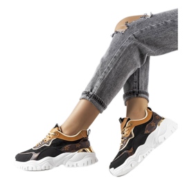 Sorte sneakers på uregelmæssig sål fra Alta