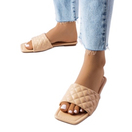 Beige elegante flip-flops med quiltning fra Labrie