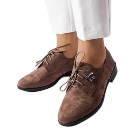 Brune brogues med zirkonpåføring fra Carignan