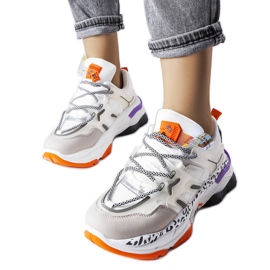 Hvide sneakers lavet af kombinerede materialer fra Donalina