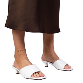 Hvide lavhælede flip-flops